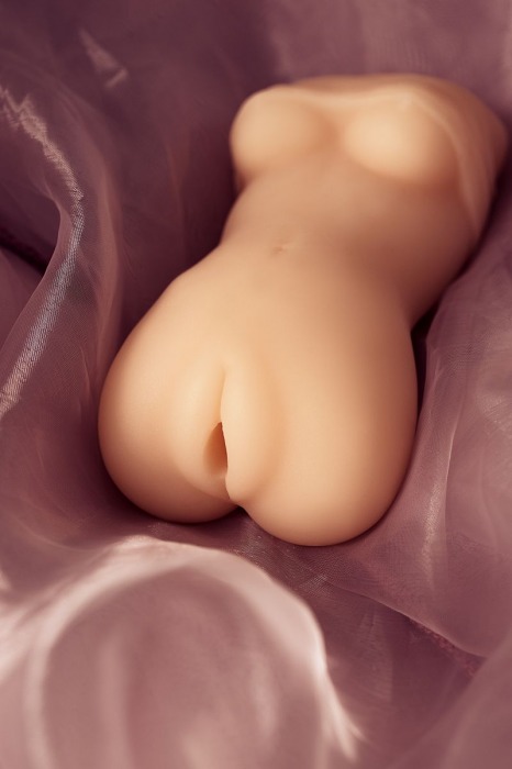 Телесный мастурбатор в виде женской фигурки - Toyfa Basic - в Муроме купить с доставкой